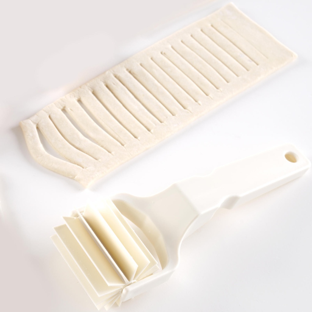 515068-sklep-hendi-hurtownia-rolka-tnaca-walek-do-nacinania-ciasta-w-paski-kitchen-line-80x210mm.jpg