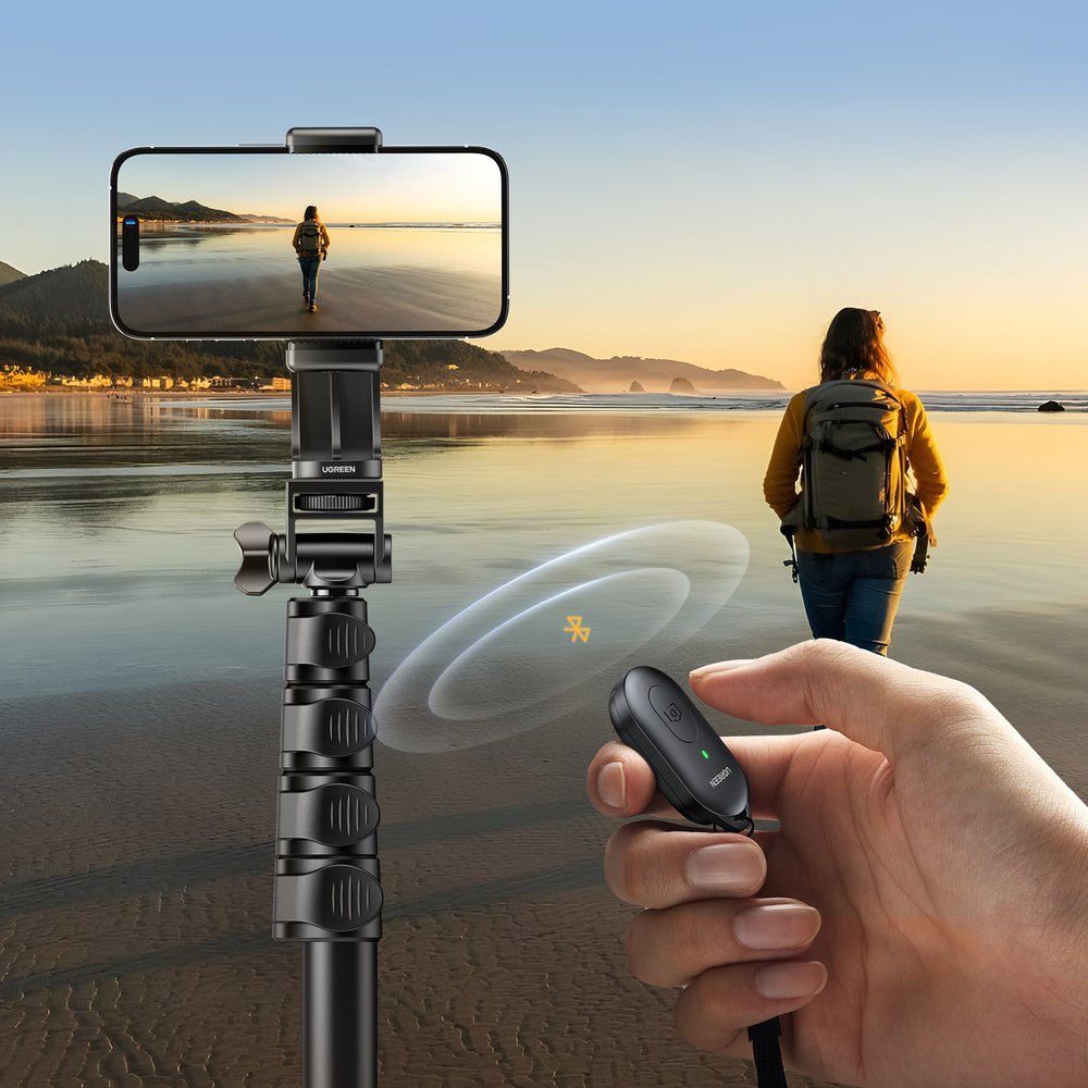 1021335-3-selfie-stick-ze-stojakiem-i-pilotem-blue-ugreen-hurtownia-sklep.jpg