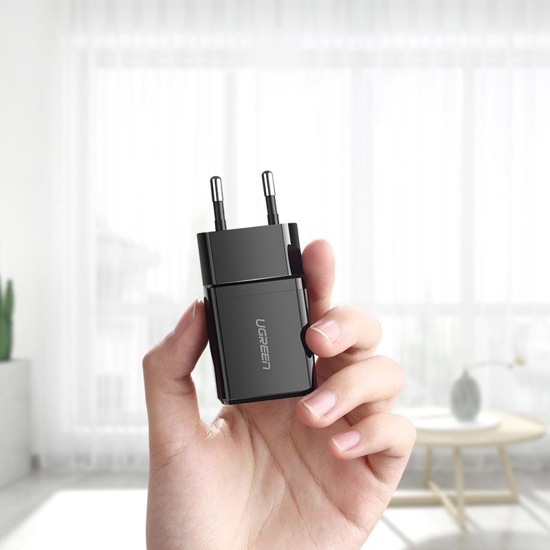 1021675-2-mala-ladowarka-sieciowa-do-telefonu-usb-ugreen-hurtownia-sklep.jpg